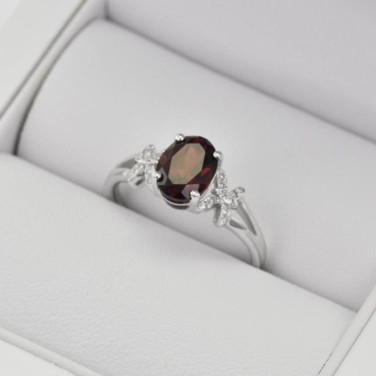 Prsten ze zlata s granátem 25808