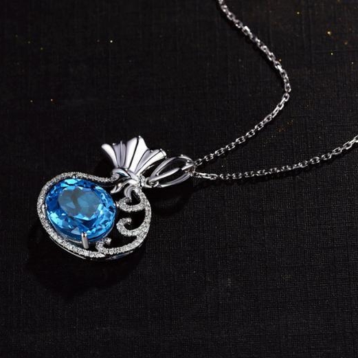 Přívěsek ve tvaru dárečku 3599