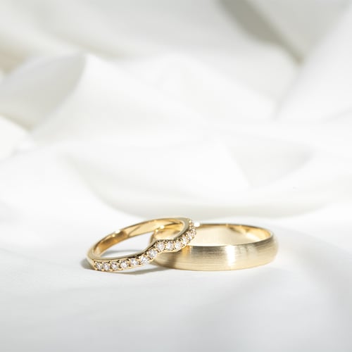 Zlatý eternity prsten s lab-grown diamanty a pánský plochý prsten Marveille