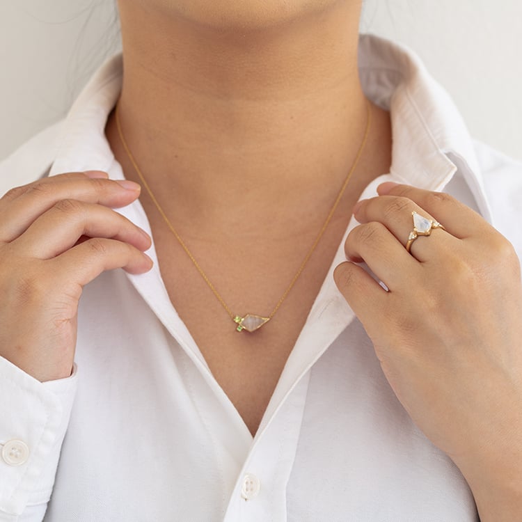 Náhrdelník s měsíčním kamenem, olivínem a tsavorit granátem Milly 124222