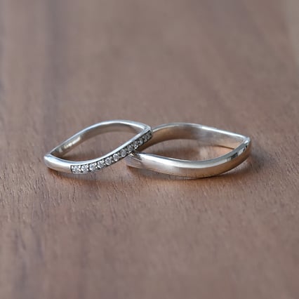 Zlaté nepravidelné snubní prsteny s diamanty Rahab