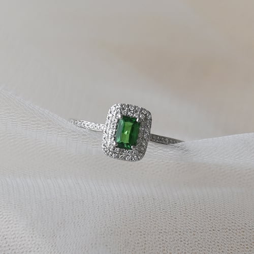 Zlatý prsten s emerald tsavorit granátem a diamanty Kanie