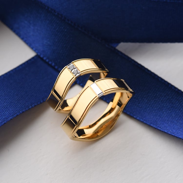 Vlnité snubní prsteny ze zlata 76316