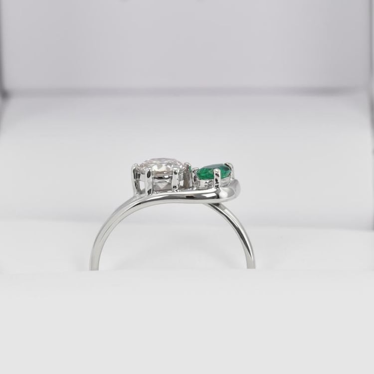 Platinový prsten s drahokamy 23847