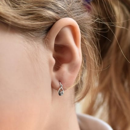 Zlaté dětské náušnice ve tvaru slzy s diamantem Cinderella