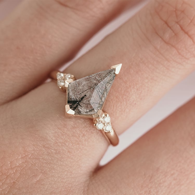 Jedinečný prsten s rutilovým křišťálem Kettil 120617