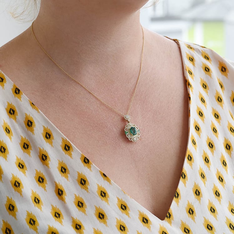 Náhrdelník se smaragdy a diamanty 88632