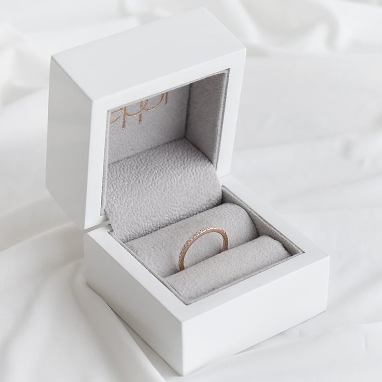 Prsten ze zlata osázený diamanty 92379