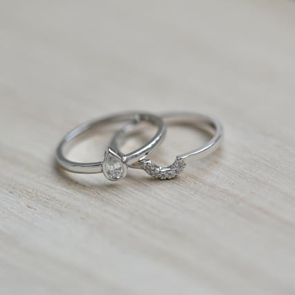 Zlatý zásnubní set prstenů s certifikovaným diamantem Ralyas