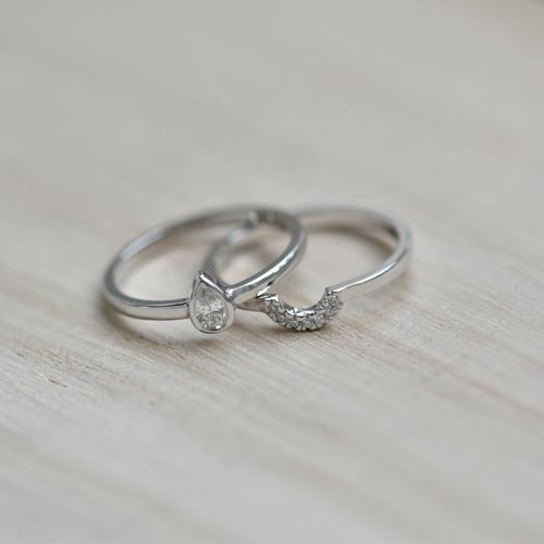Zlatý zásnubní set prstenů s certifikovaným diamantem Ralyas