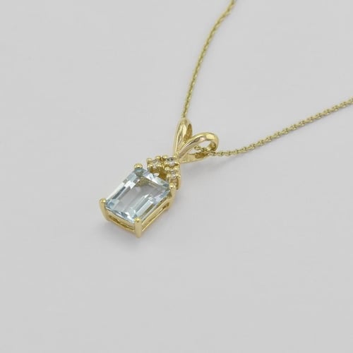 Zlatý přívěsek s akvamarínem a diamanty Deandra