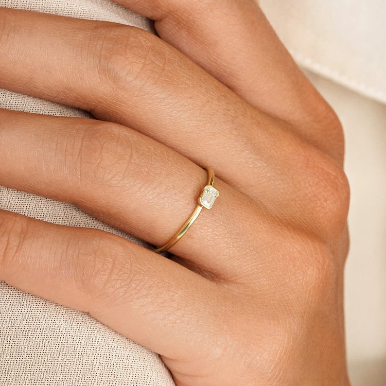 Minimalistický prsten ze stříbra s lab-grown emeraldem Henrik 162916