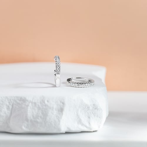 Elegantní kruhové náušnice s diamanty Gomati