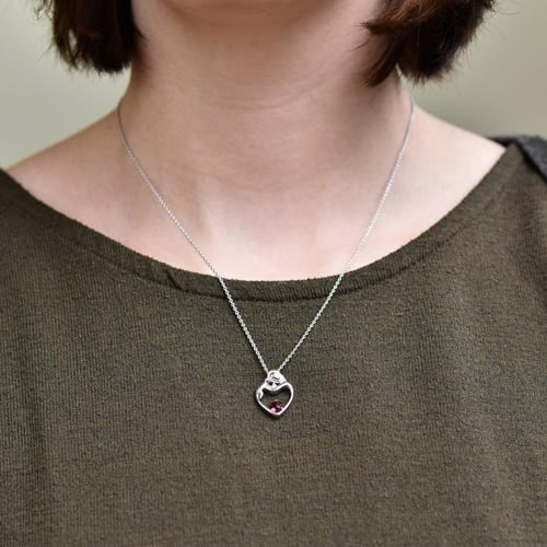 Přívěsek matka a dítě s granátem a diamantem Ella