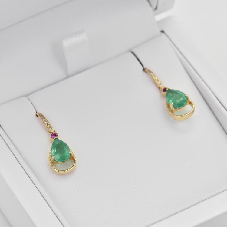 Smaragdové zlaté náušnice 8543