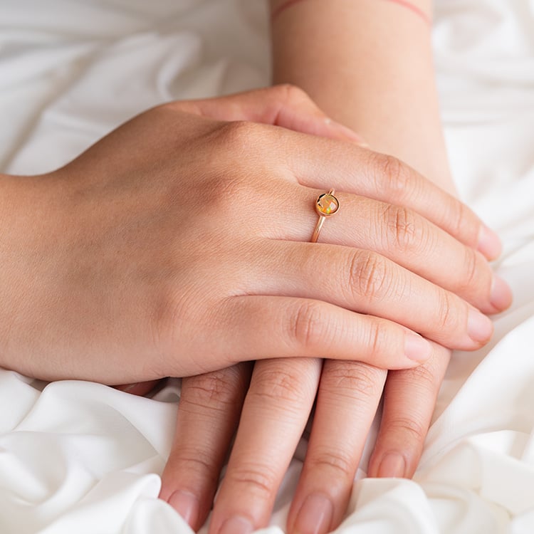 Zlatý prsten s okrouhlým opálem Yana 120746