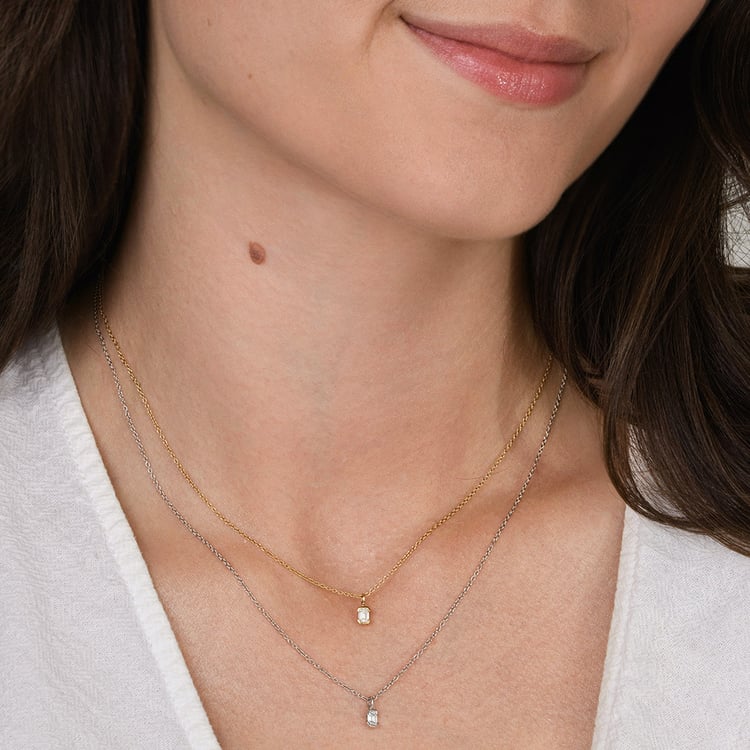 Minimalistický přívěsek ze stříbra s emeraldem Lias 160449