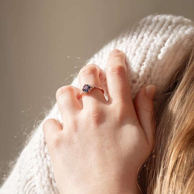 Zásnubní prsten s princess alexandritem a moissanity Medrie 151460