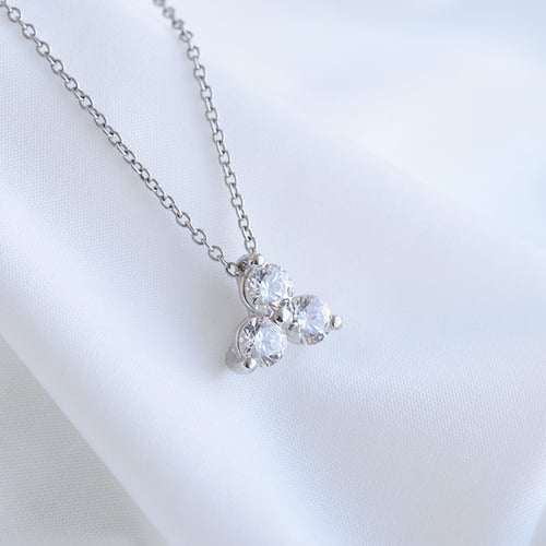 Romantický přívěsek se třemi diamanty Lizzy
