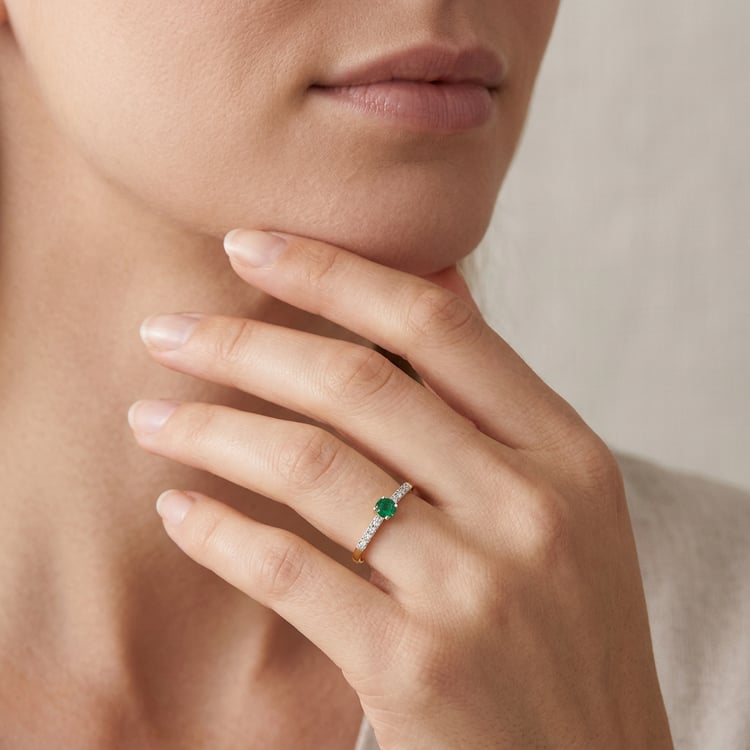 Stříbrný prsten se smaragdem a postranními lab-grown diamanty Mikey 171037