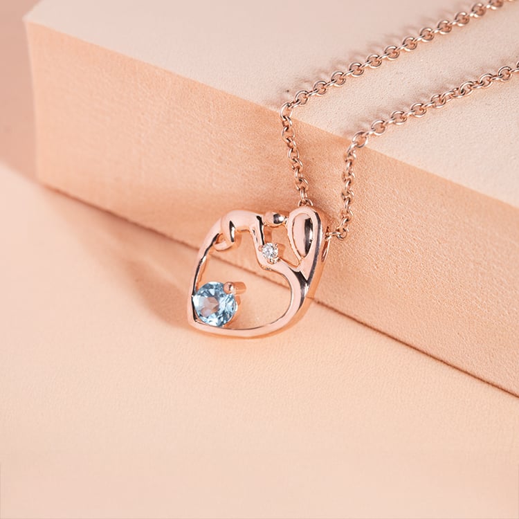 Stříbrný přívěsek matka a dítě s modrým topazem a diamantem Ella 151234