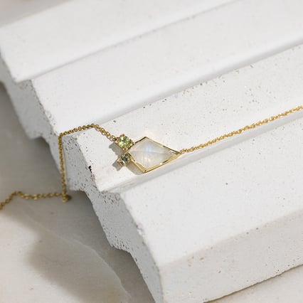 Náhrdelník s měsíčním kamenem, olivínem a tsavorit granátem Milly