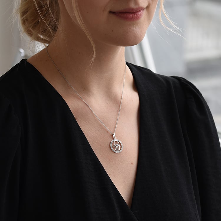 Zlatý safírový náhrdelník ve tvaru ruky 70154