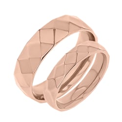 Zlaté snubní prsteny se vzorem Becy