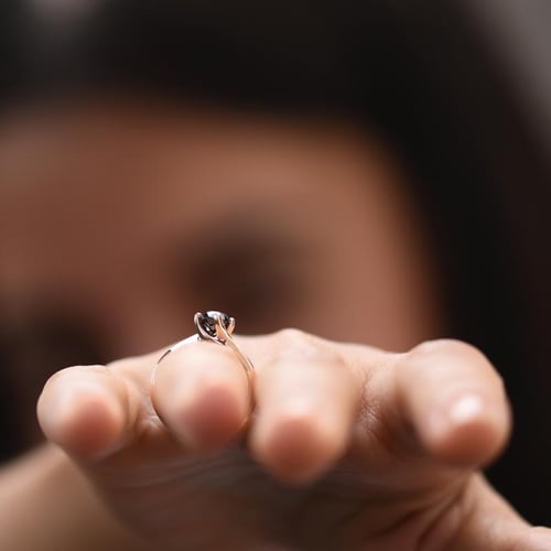 Zásnubní prsten s černým diamantem Nami