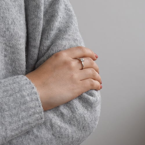 Zásnubní prsten s moissanitem Lopa
