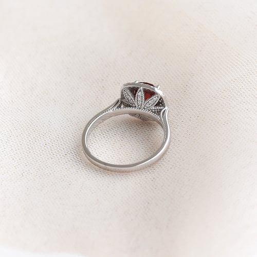 Luxusní zlatý prsten se spinelem a diamanty Charmaine