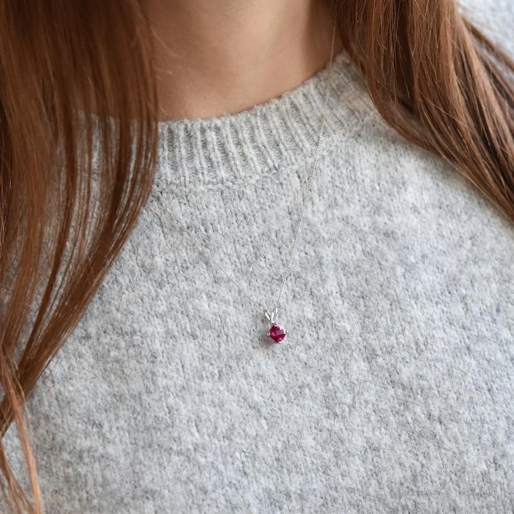 Rubínový náhrdelník 14775