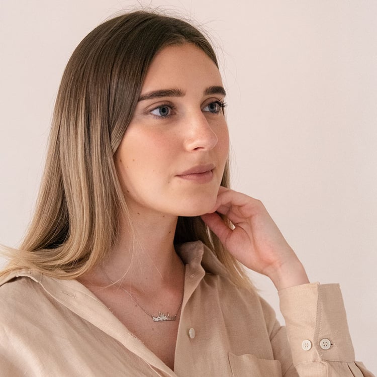 Stříbrný náhrdelník města Berlín 107109