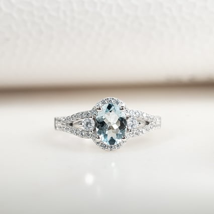 Stříbrný prsten s akvamarínem Huim