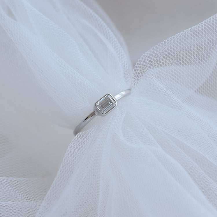 Zlatý zásnubní diamantový prsten 100360