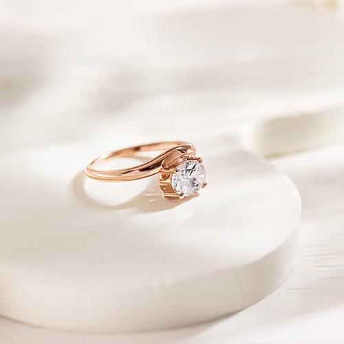 Atypický zásnubní prsten s 0.5ct IGI certifikovaným oval diamantem Adina