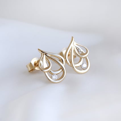 Decentní zlaté náušnice s jiskřivými diamanty Melle