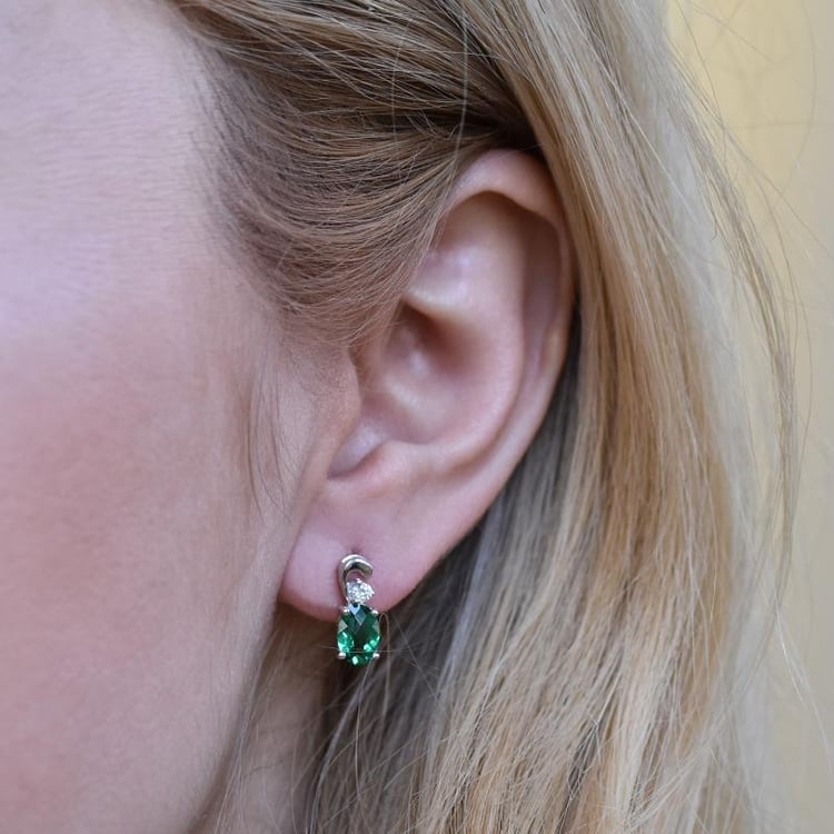 Oválné smaragy ve stříbrných náušnicích 14166
