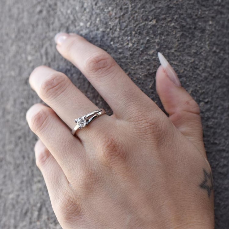 Zlatý prsten s diamantem 20893