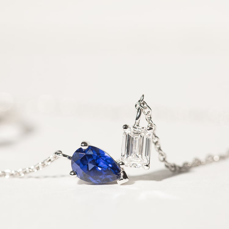 Náhrdelník Toi et Moi s lab-grown diamantem a safírem Mirren 134809