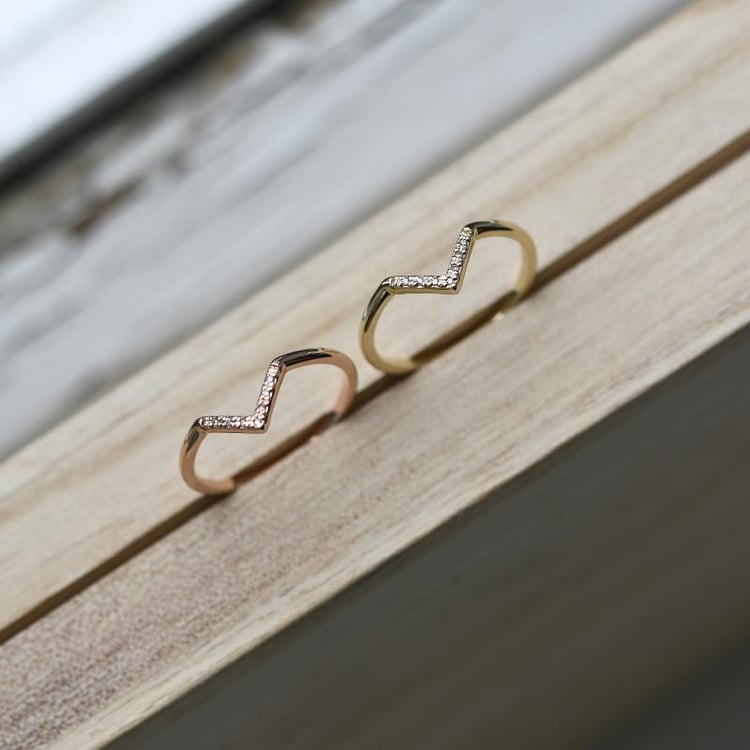 Elegantní zlatý vykrojený prsten 49917