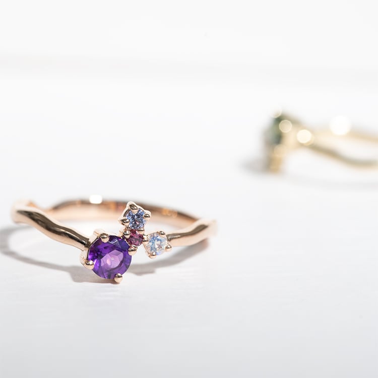 Fialový cluster prsten s ametystem a drahokamy Roche 124230