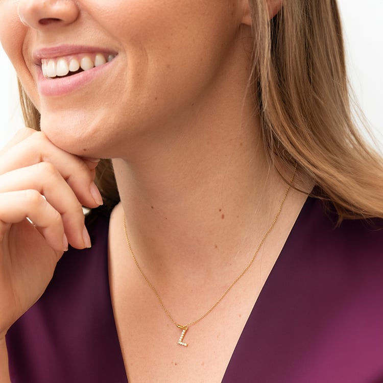 Stříbrný přívěsek ve tvaru písmene s lab-grown diamanty Letra 142921