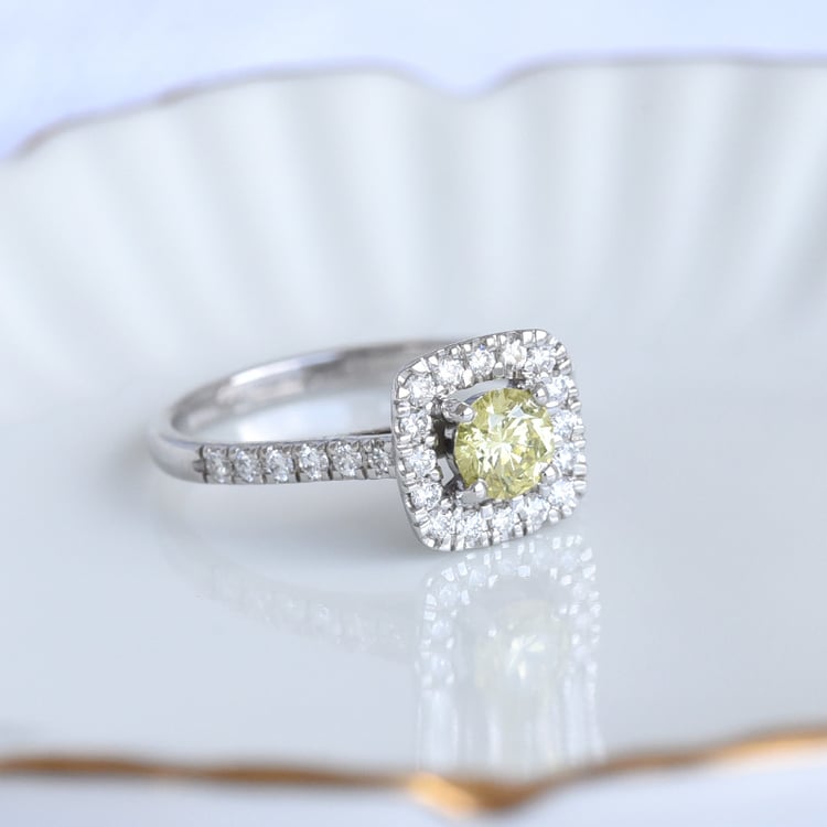 Zásnubní prsten se žlutým centrálním diamantem ze zlata 84344