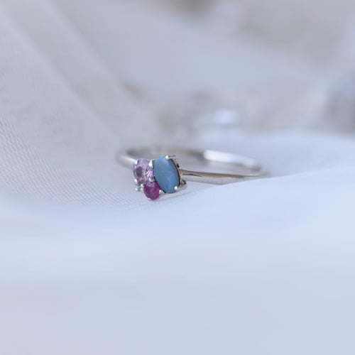 Zlatý cluster prsten s opálem, rubínem, safírem a diamantem Bluma