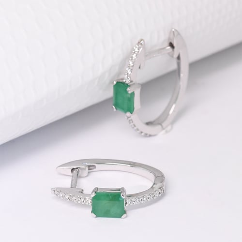 Kruhové náušnice s diamanty a smaragdy Jade