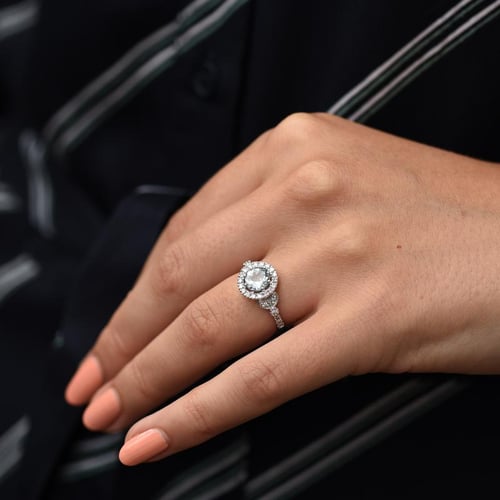 Zásnubní halo prsten s akvamarínem a diamanty Varana