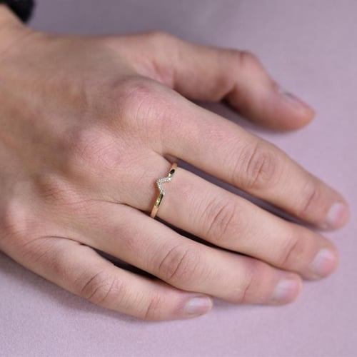 Vykrojený zlatý snubní prsten s diamanty Zoana