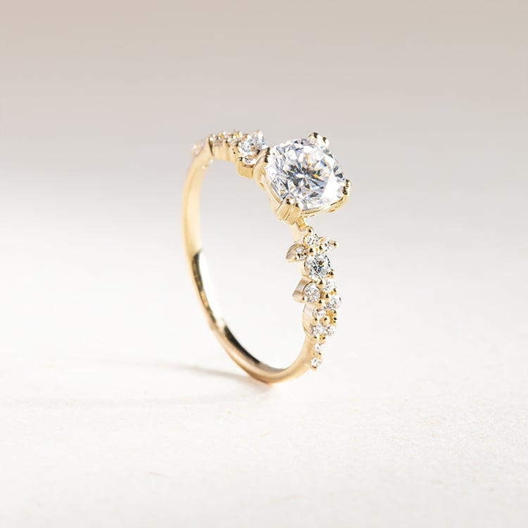 Romantický zásnubní prsten s diamanty Alys 146176