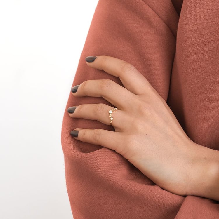 Vykrojený měsíčkový prsten s diamantem a moissanity Kristy 98786